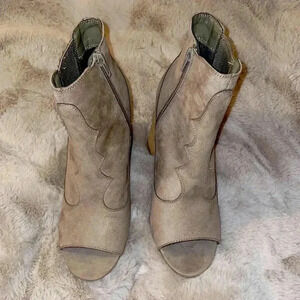 Carlos Wedges